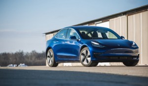Tesla подарит Model 3 в награду за взлом электрокара