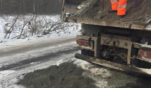 Сміх і гріх: як у Рівному асфальт латають