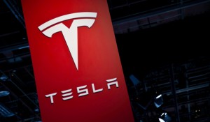 Tesla знизила ціни на електромобілі
